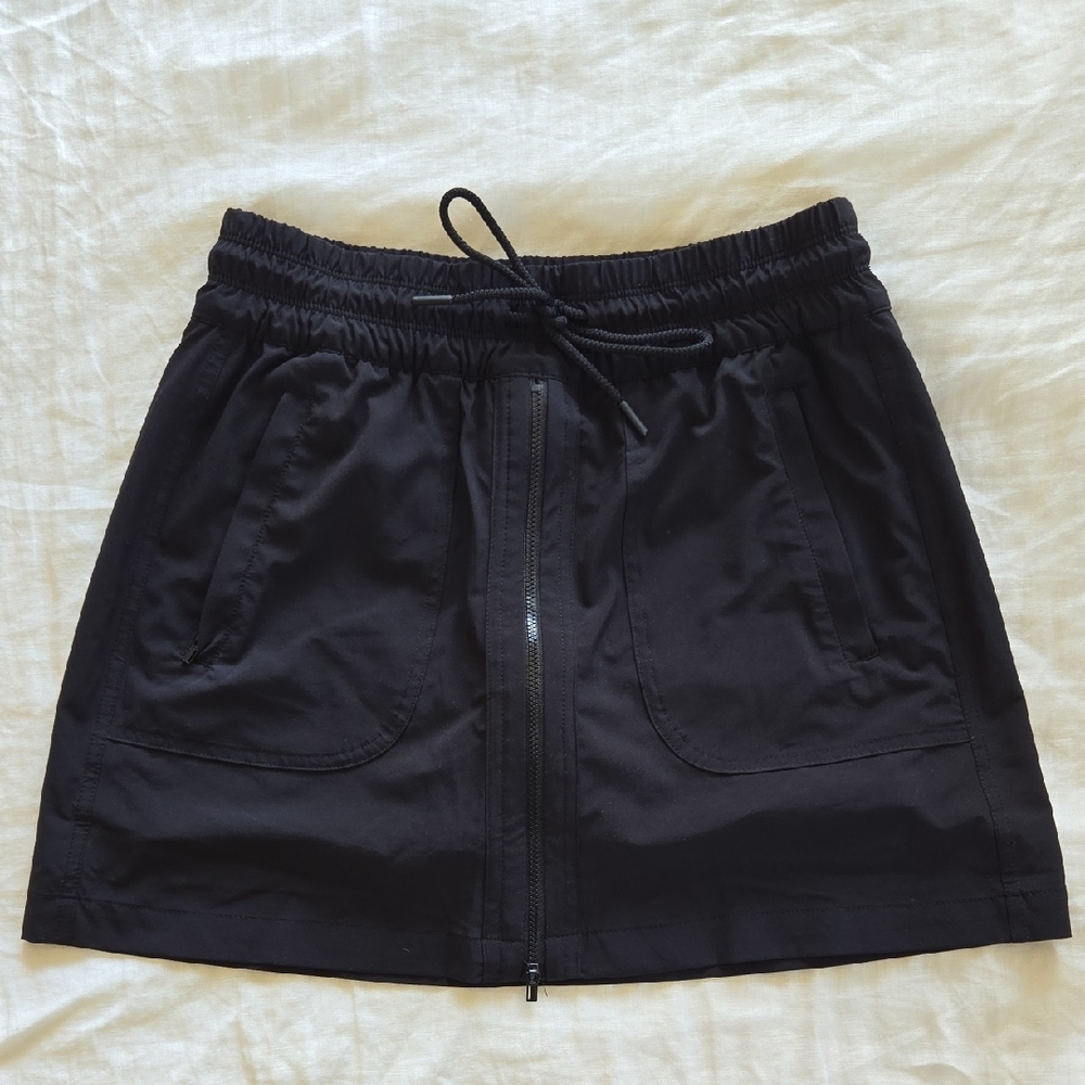 Athleta Black Athletic Skirt with Elastic Waist And Shorts